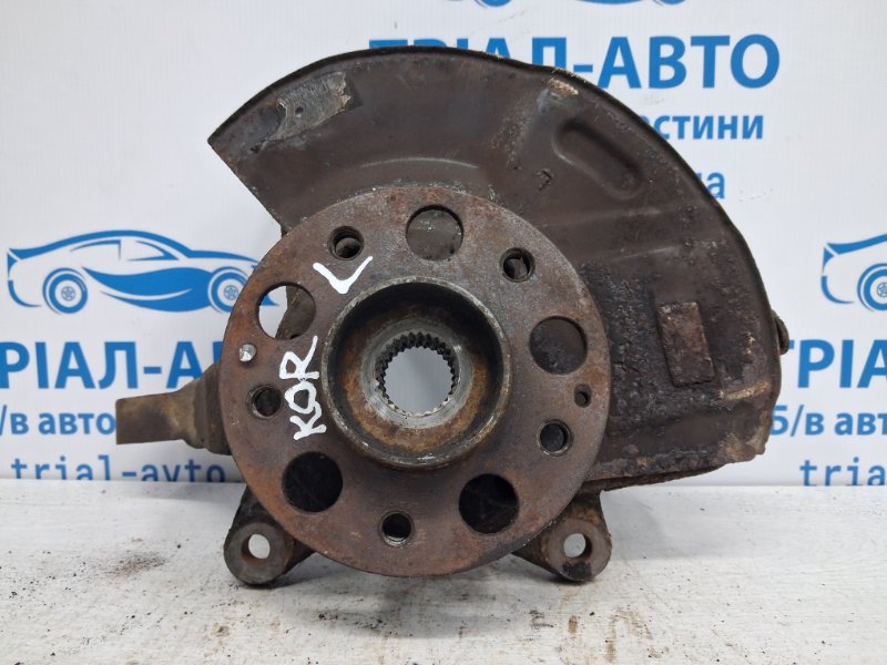 Кулак поворотный левый со ступицей Korando 2010-2019 C200 2.0 diesel D20Dt