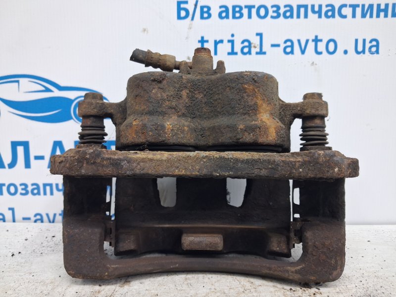 Суппорт передний левый Korando 2010-2019 C200 2.0 diesel D20Dt