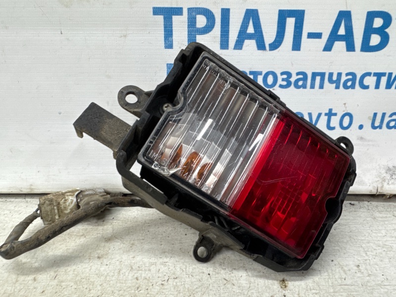 Катафот правый Mitsubishi Pajero Wagon 2006-2022 4 3.2 Дизель 4M41 8331A060 Б/У