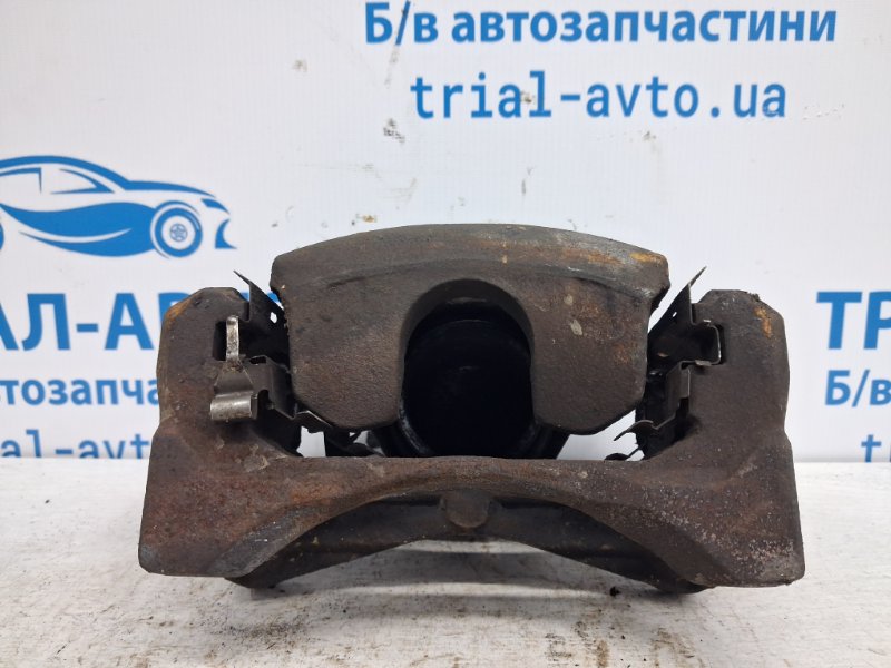 Суппорт передний правый Juke 2010-2019 F15 1.6 turbo MR16DDT