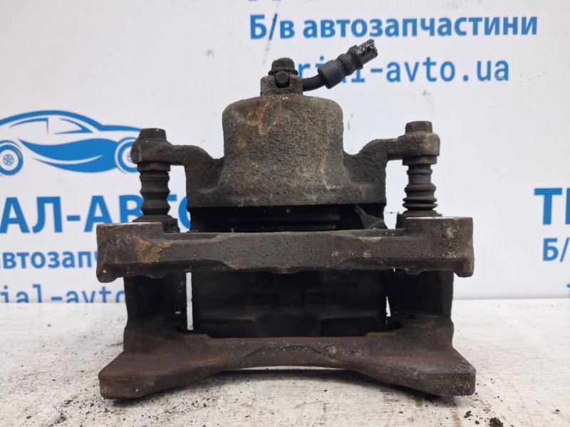 Суппорт передний правый Juke 2010-2019 F15 1.6 turbo MR16DDT