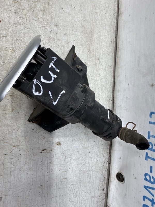 Омыватель фары левый Mitsubishi Outlander cu 2.4 бензин 4G69