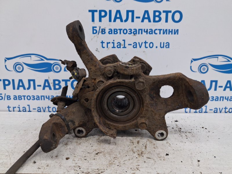 Кулак поворотный левый со ступицей Mitsubishi Pajero Wagon 1999-2006 3 3.2 Дизель 4M41 Б/У