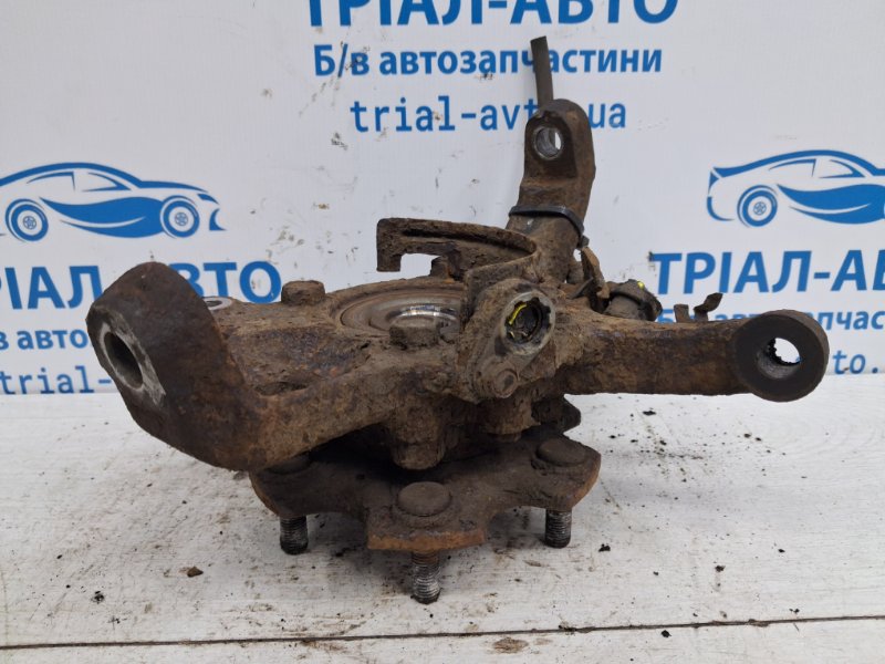 Кулак поворотный левый со ступицей Mitsubishi Pajero Wagon 3 3.2 Дизель 4M41
