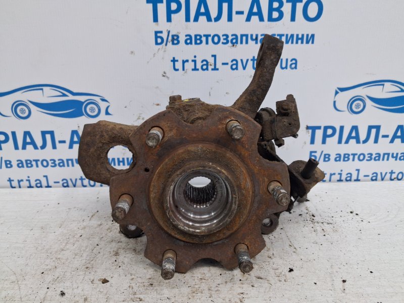 Кулак поворотный левый со ступицей Pajero Wagon 1999-2006 3 3.2 Дизель 4M41
