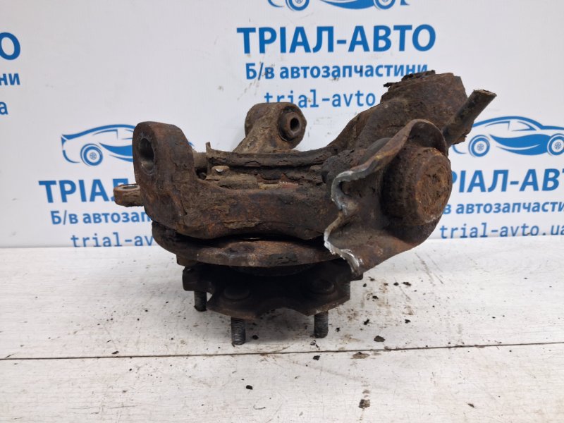 Цапфа задняя правая со ступицей Mitsubishi Pajero Wagon 3 3.2 Дизель 4M41