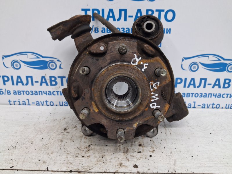 Цапфа задняя правая со ступицей Pajero Wagon 1999-2006 3 3.2 Дизель 4M41