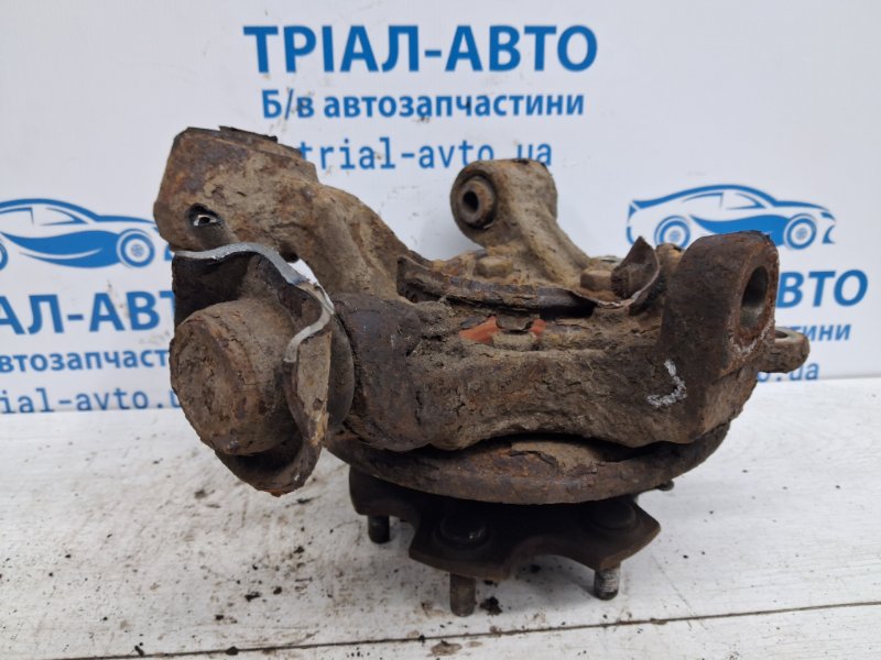 Цапфа задняя левая со ступицей Mitsubishi Pajero Wagon 3 3.2 Дизель 4M41