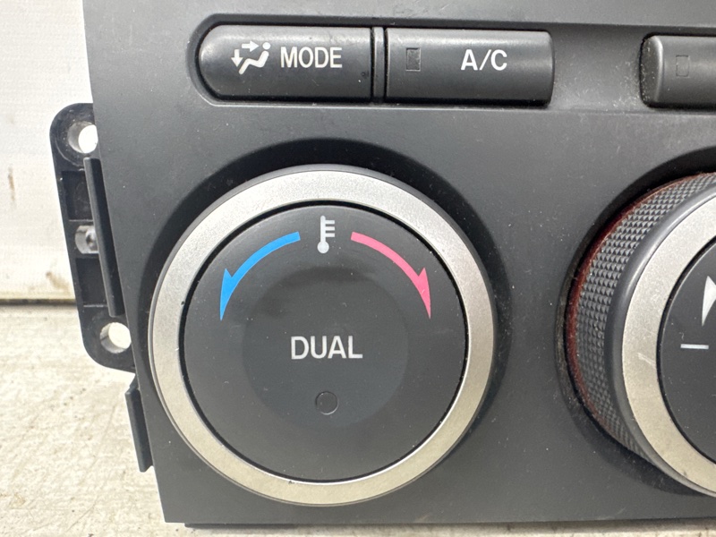 Блок управления климат-контролем 6 2007-2013 GH 2.5 бензин L5-VE