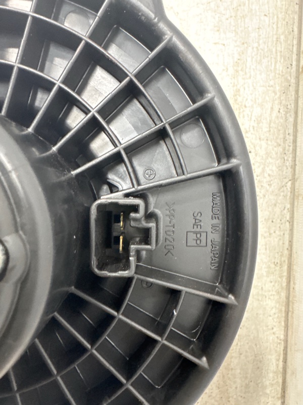 Вентилятор печки 6 2007-2013 GH 2.5 бензин L5-VE