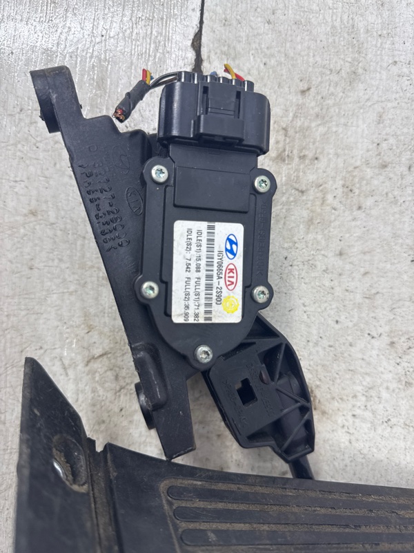Педаль газа Hyundai IX35 LM 1.7 diesel D4FD
