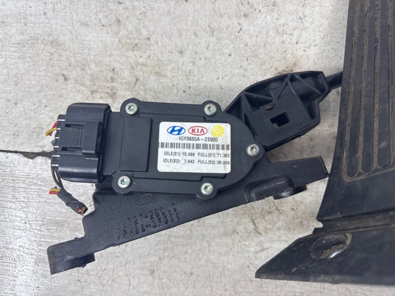 Педаль газа Hyundai IX35 LM 1.7 diesel D4FD