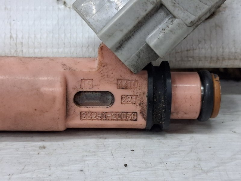 Форсунка топливная Camry 2001-2006 XV30 3.0 Бензин 1MZFE