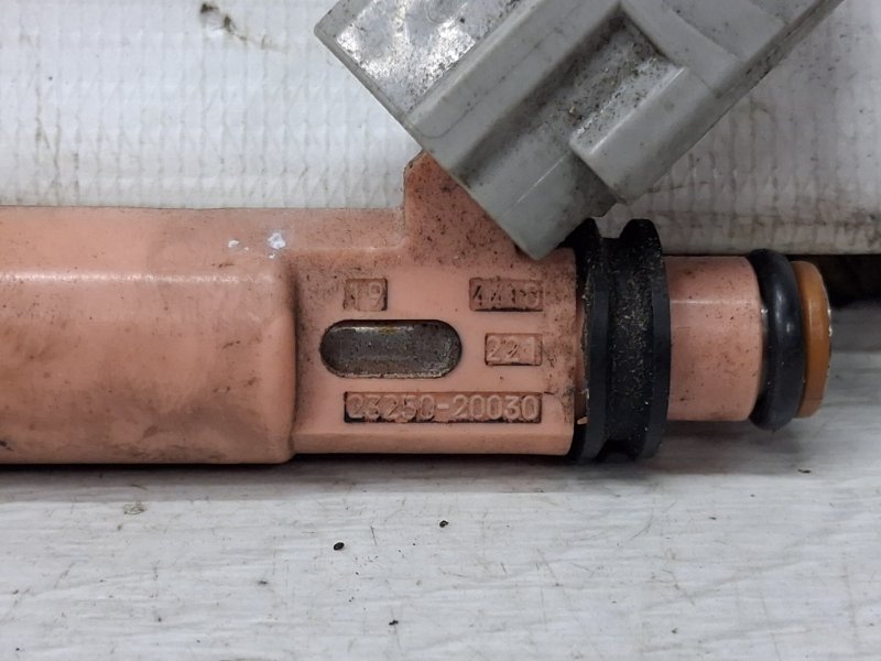 Форсунка топливная Camry 2001-2006 XV30 3.0 Бензин 1MZFE