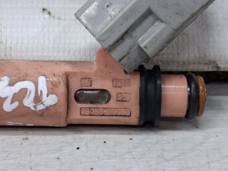 Форсунка топливная Camry 2001-2006 XV30 3.0 Бензин 1MZFE