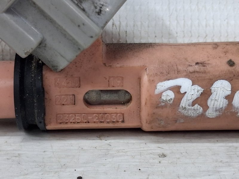 Форсунка топливная Camry 2001-2006 XV30 3.0 Бензин 1MZFE