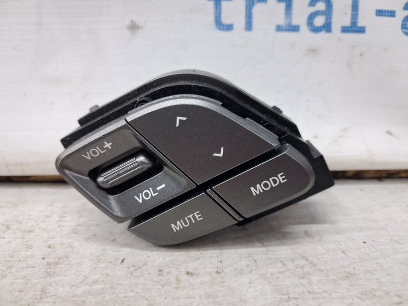 Кнопки руля Hyundai Santa fe 2012-2019 DM 2.2 diesel D4HB 967302W000RYN Б/У