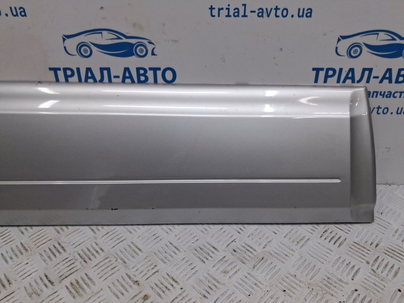 Накладка двери передняя левая Kia Sorento BL 2.5 diesel D4CB