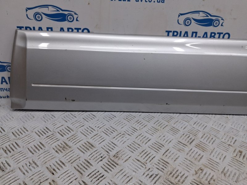 Накладка двери передняя правая Sorento 2002-2011 BL 2.5 diesel D4CB