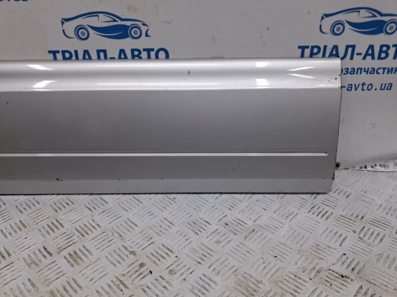 Накладка двери передняя правая Kia Sorento BL 2.5 diesel D4CB