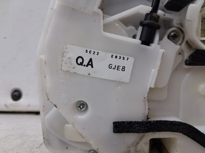 Замок двери передний правый 6 2012- GJ 2.2 diesel