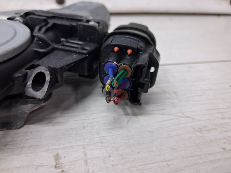 Стеклоподъемник передний левый Mitsubishi L200 KB 2.5 Diesel 4D56