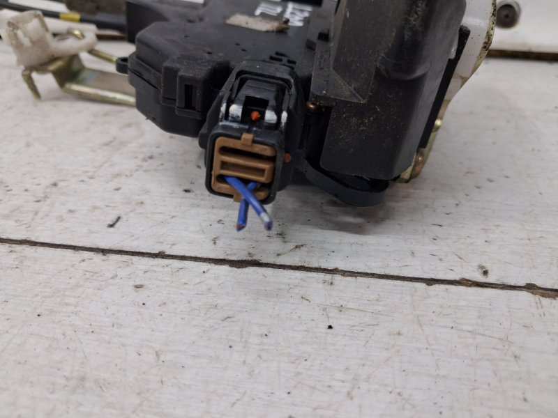 Замок двери передний левый L200 2006-2015 KB 2.5 Diesel 4D56