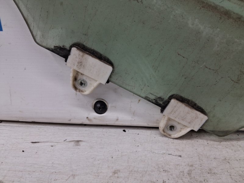 Стекло двери переднее левое 6 2012- GJ 2.2 diesel