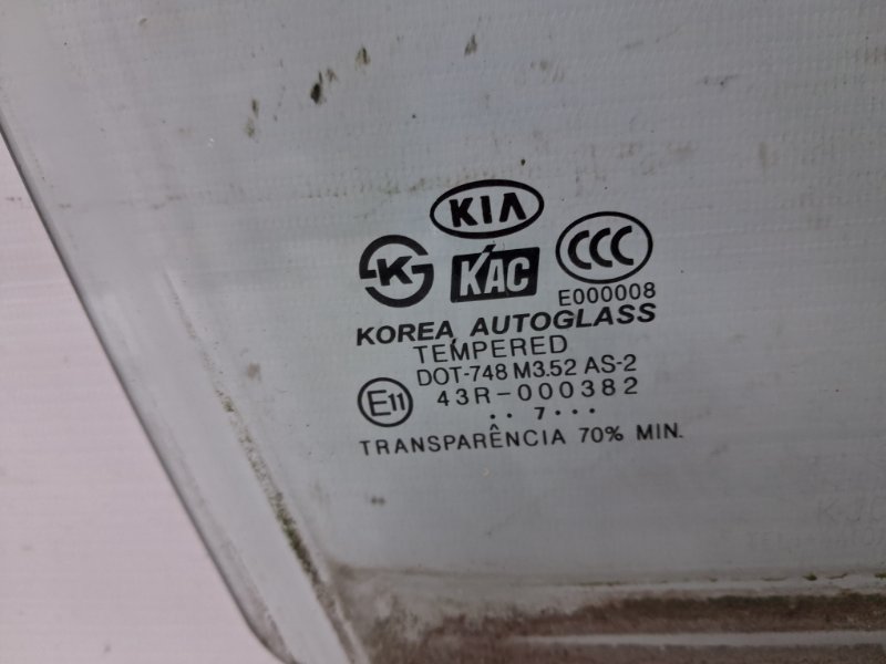 Стекло двери переднее правое Kia Sorento BL 2.5 diesel D4CB