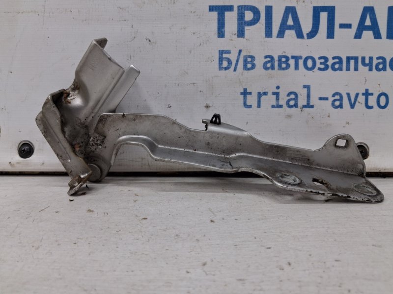 Петля капота правая Kia Sorento 2002-2011 BL 2.5 diesel D4CB 791203E000 Б/У