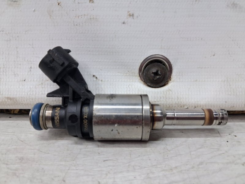 Форсунка топливная Nissan Juke 2010-2019 F15 1.6 turbo MR16DDT 166001KC0A Б/У