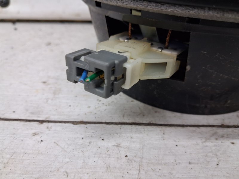 Динамик музыкальный задний Kia Sorento BL 2.5 diesel D4CB