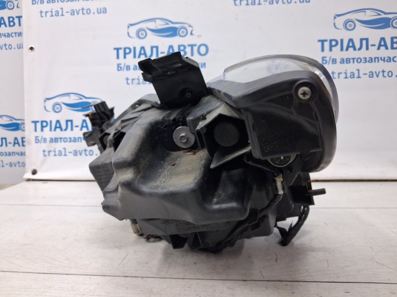 Фара правая галоген 6 2012- GJ 2.2 diesel