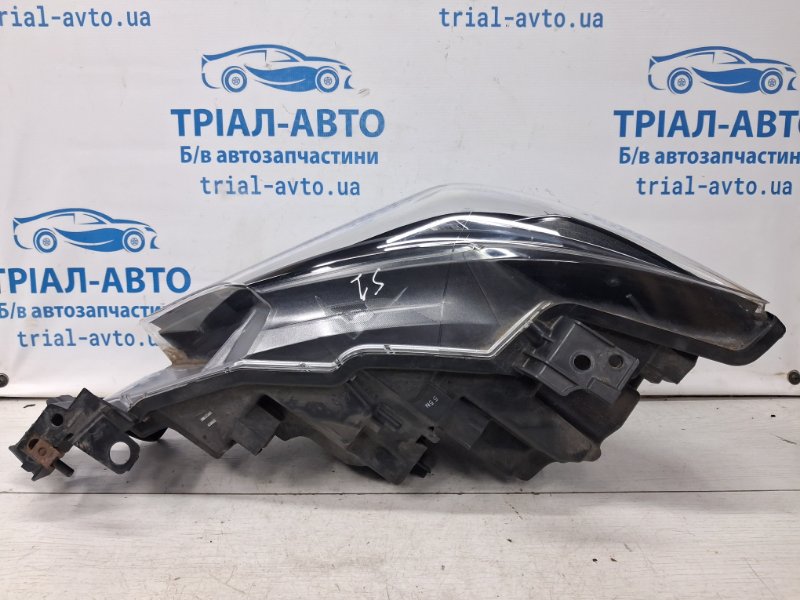 Фара правая галоген 6 2012- GJ 2.2 diesel