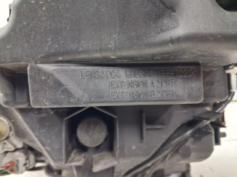 Фара правая галоген 6 2012- GJ 2.2 diesel