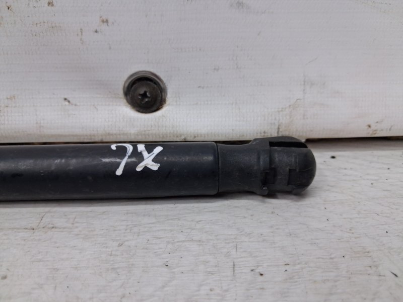 Амортизатор крышки багажника Outlander 2007-2012 XL 2.4 бензин 4b12