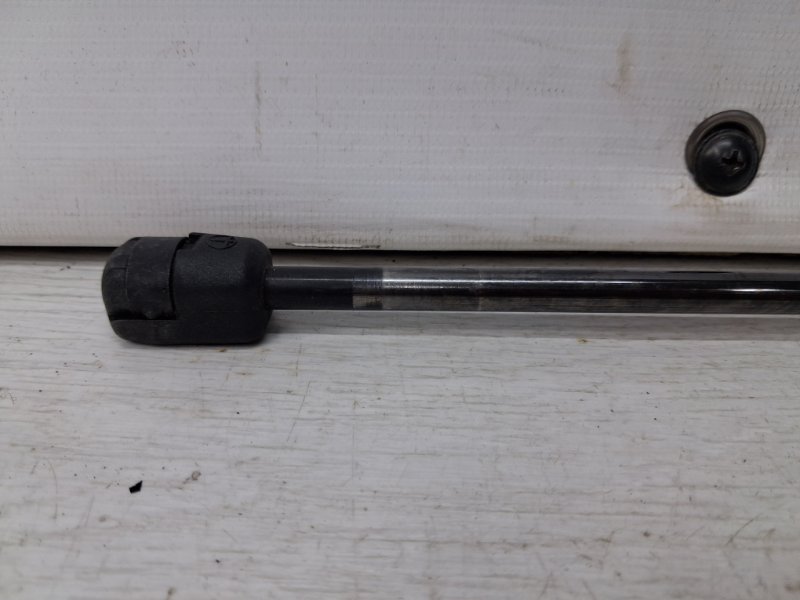 Амортизатор крышки багажника Outlander 2007-2012 XL 2.4 бензин 4b12