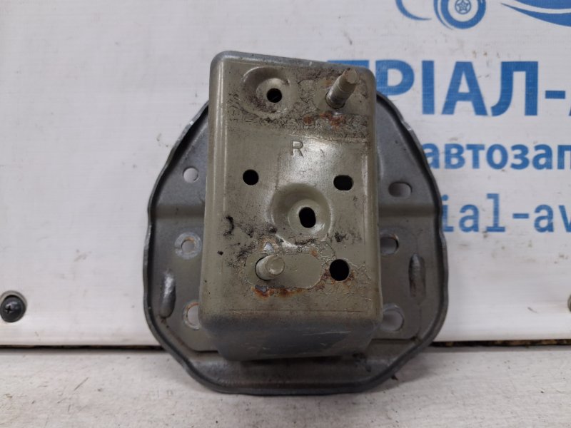 Кронштейн усилителя заднего бампера правый Nissan Juke 2010-2019 F15 1.6 turbo MR16DDT 852101KE0A Б/У