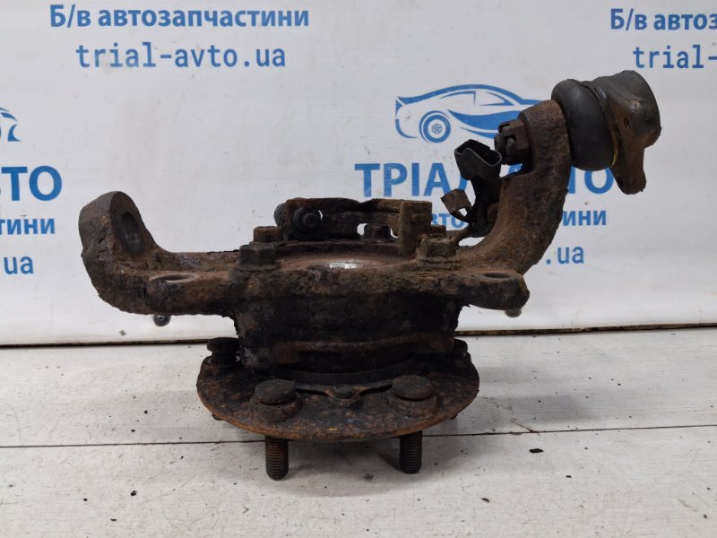 Кулак поворотный правый со ступицей L200 2006-2015 KB 2.5 Diesel 4D56