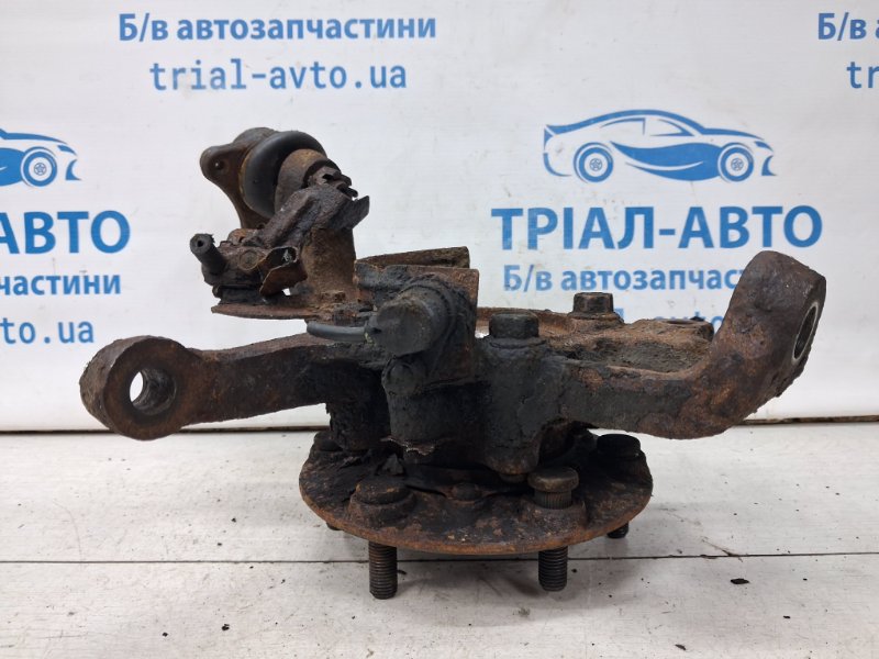 Кулак поворотный правый со ступицей Mitsubishi L200 KB 2.5 Diesel 4D56