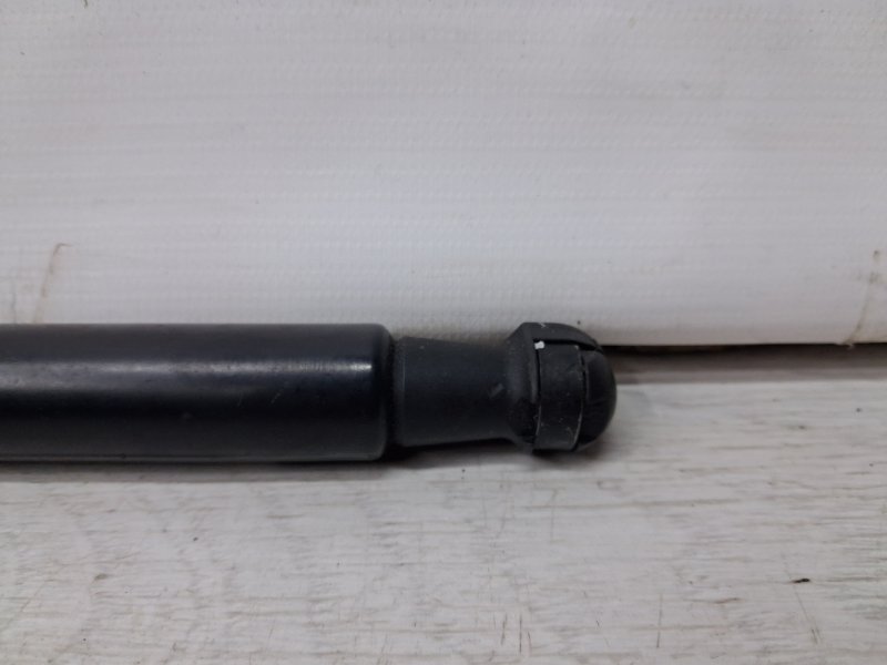 Амортизатор крышки багажника Nissan Juke F15 1.6 turbo MR16DDT