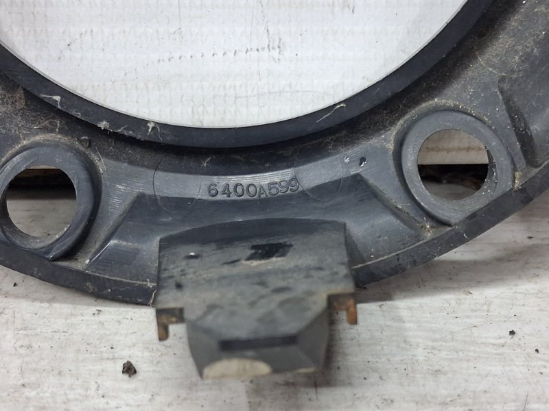 Решетка противотуманки левая Outlander 2007-2012 XL 2.4 бензин 4b12