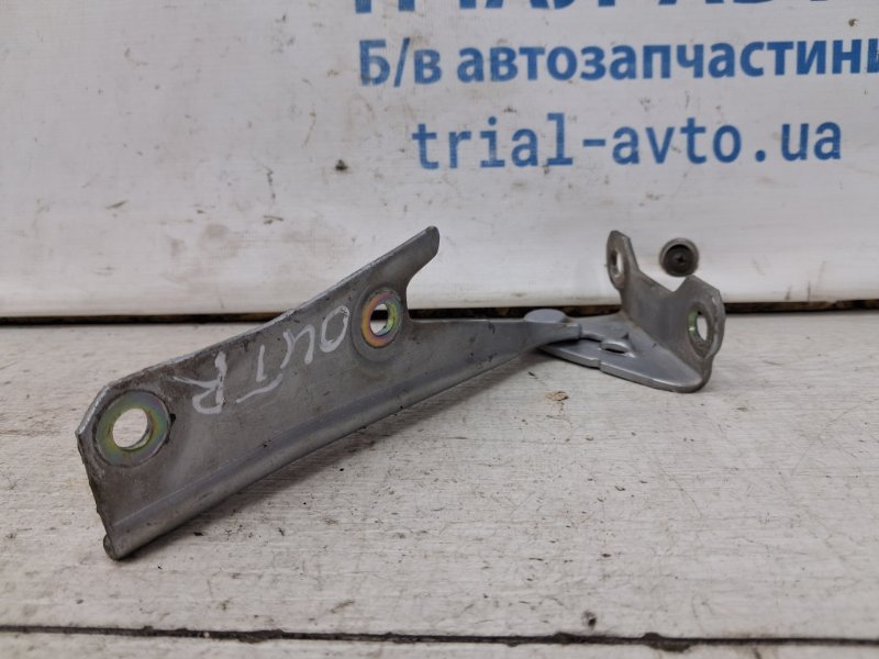 Петля капота правая Outlander 2003-2006 cu 2.4 бензин 4G69