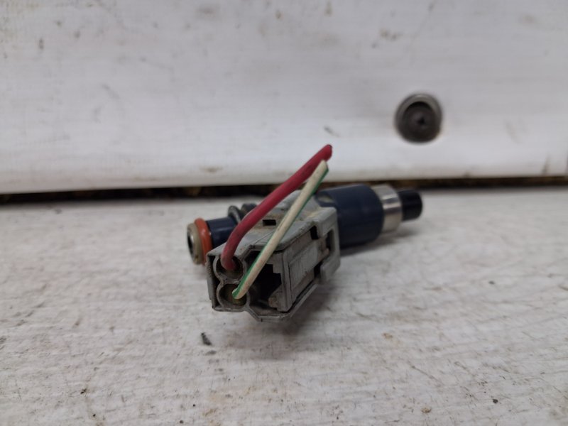 Форсунка топливная Outlander 2003-2006 cu 2.4 бензин 4G69