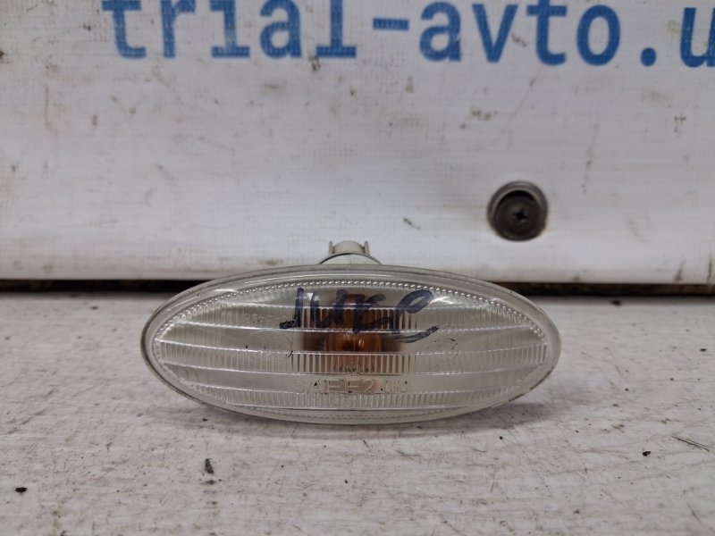 Повторитель поворотника Nissan Juke 2010-2019 F15 1.6 turbo MR16DDT 261608990A Б/У