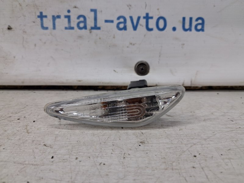 Повторитель поворотника правый Mazda 6 2007-2013 GH 2.5 бензин L5-VE GS1F51120C Б/У