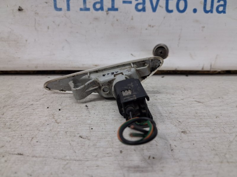 Повторитель поворотника левый 6 2007-2013 GH 2.5 бензин L5-VE