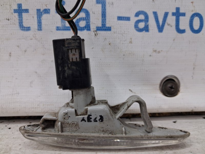 Повторитель поворотника левый Mazda 6 GH 2.5 бензин L5-VE