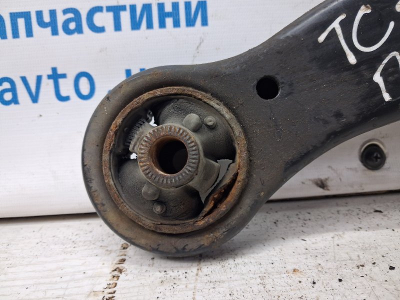 Рычаг правый Camry 2001-2006 XV30 3.0 Бензин 1MZFE