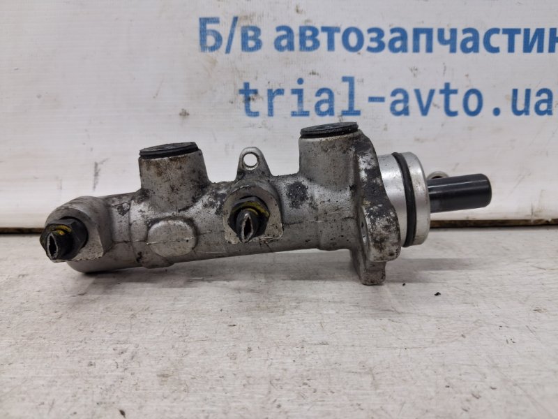Тормозной цилиндр главный Hyundai IX35 2009-2015 LM 1.7 diesel D4FD 585102S920 Б/У